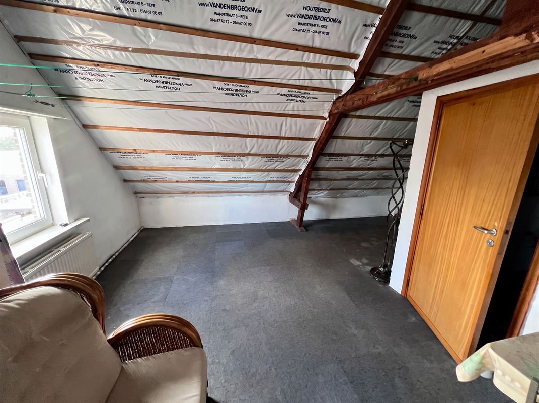Degelijke halve losbouw met 4 slpks, (voor)tuin en garage