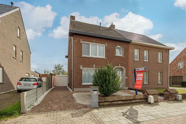 Degelijke halve losbouw met 4 slpks, (voor)tuin en garage