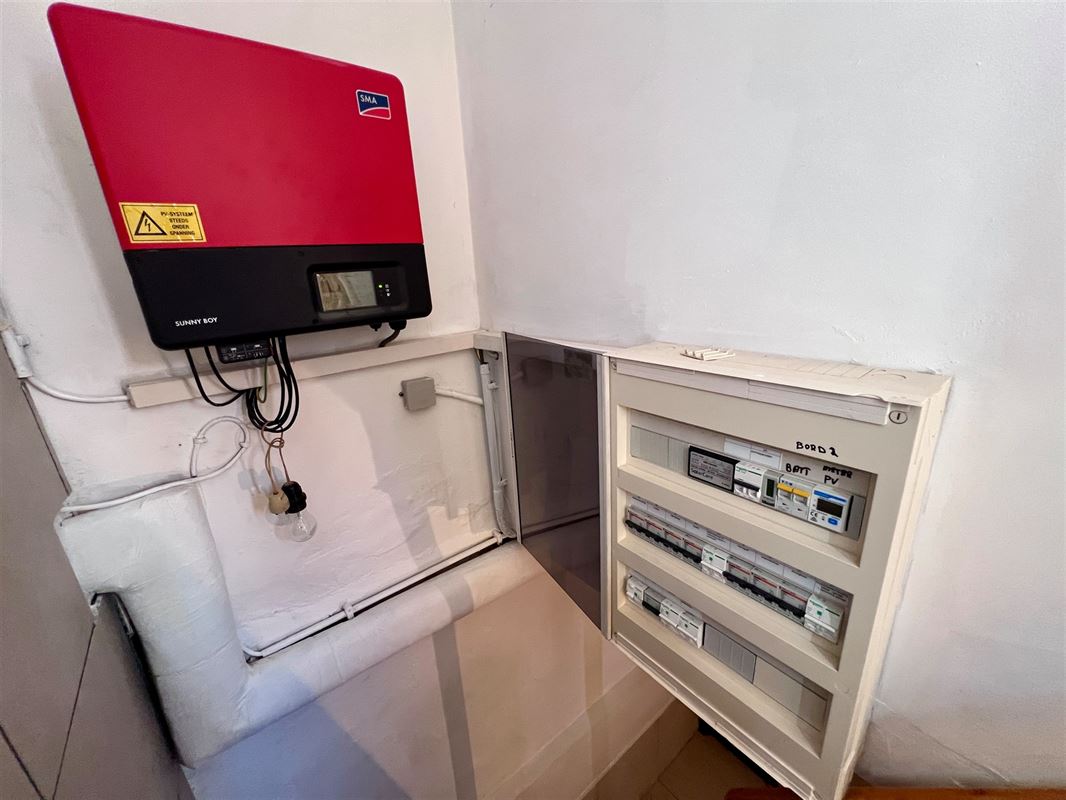 Degelijke halve losbouw met 4 slpks, (voor)tuin en garage