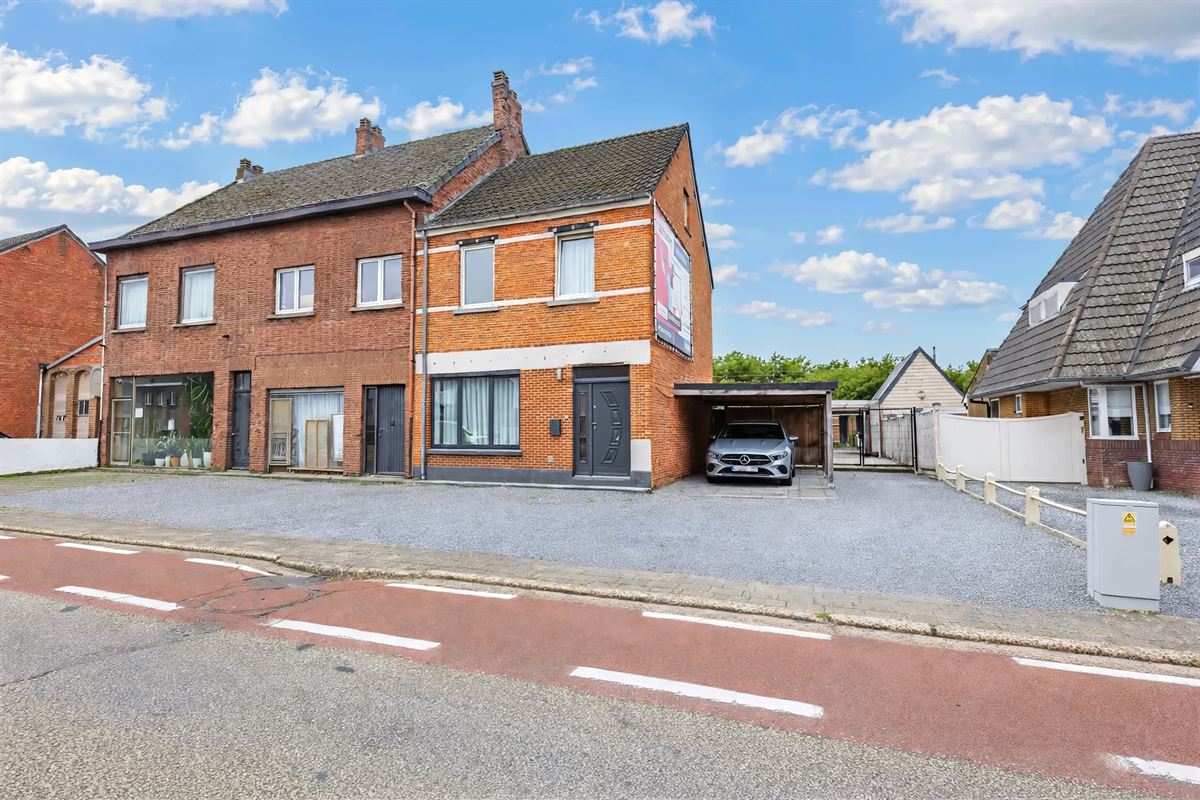 instapklare 3 gevelhuis op 945 m² met 6 slpks en 4 garages