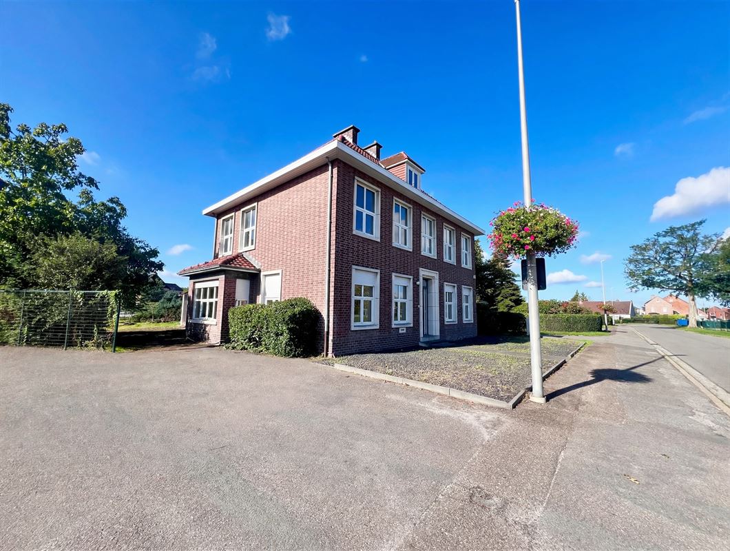 Karaktervolle woning met ruime tuin en renovatiepotentieel