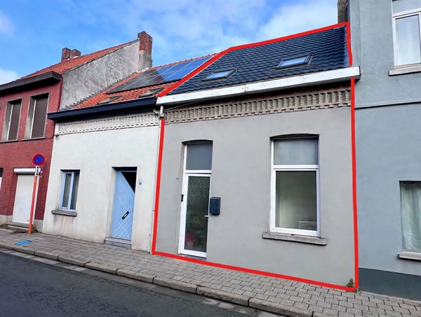 ruime woning met 4 slaapkamers, tuin en achteringang.
