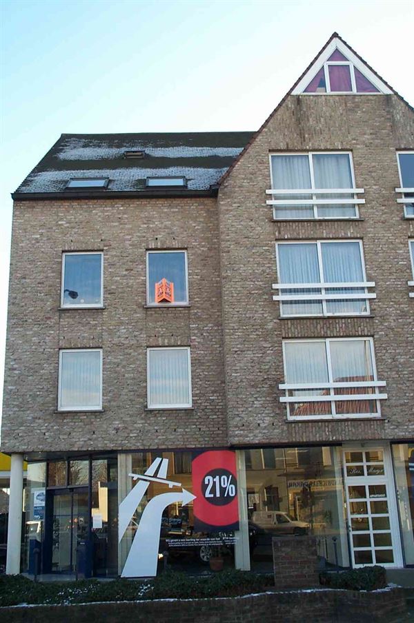 Appartement met terras en garage