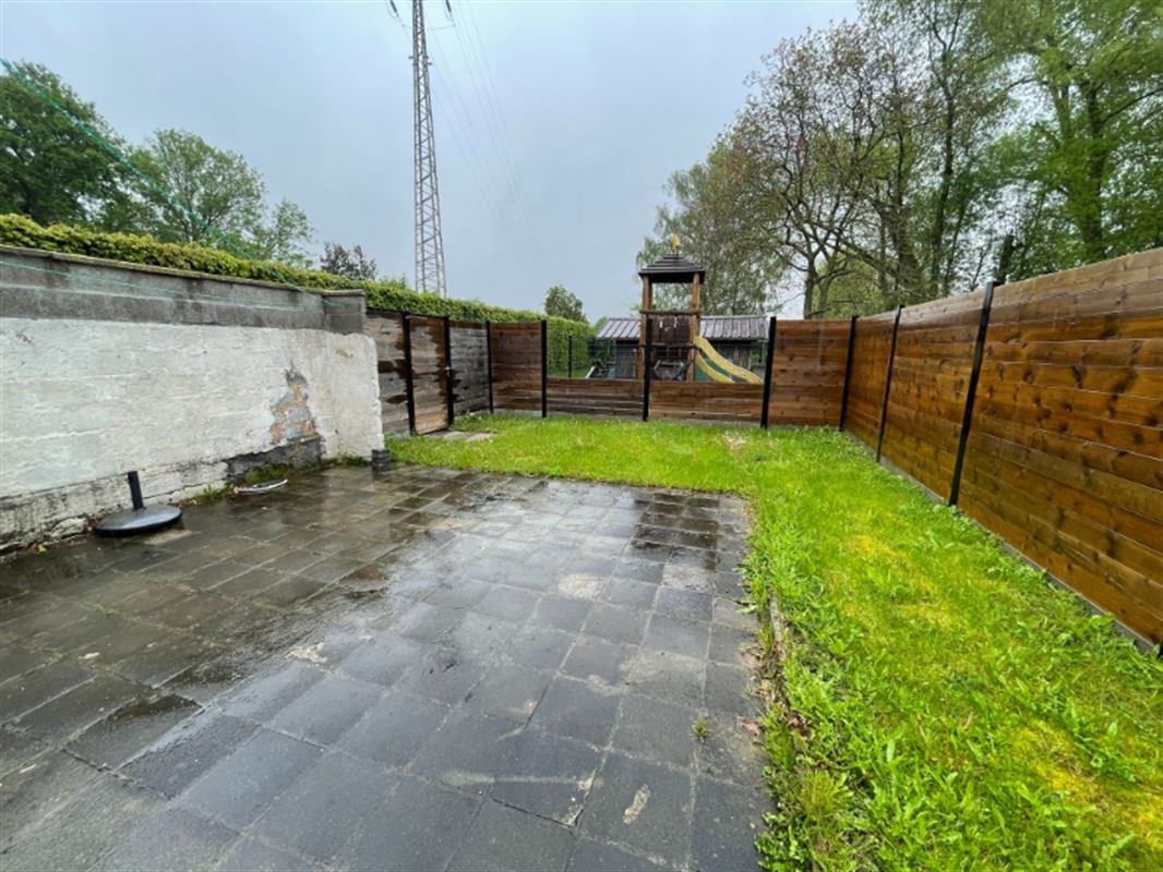 Half open woning met garage