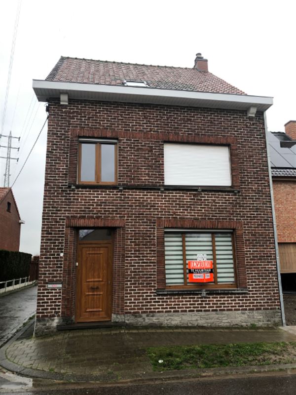 Half open woning met garage