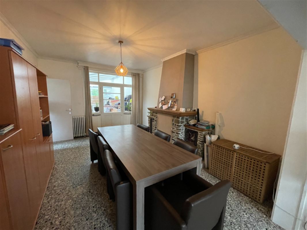 Half open woning met garage