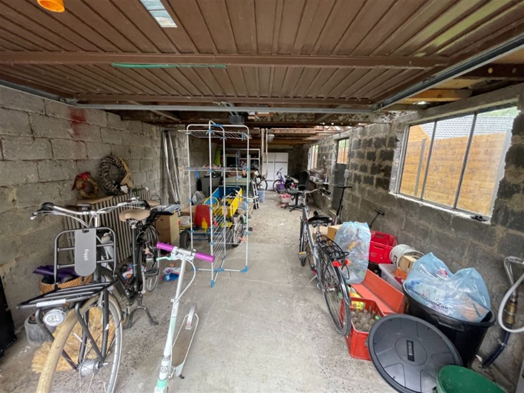 Half open woning met garage