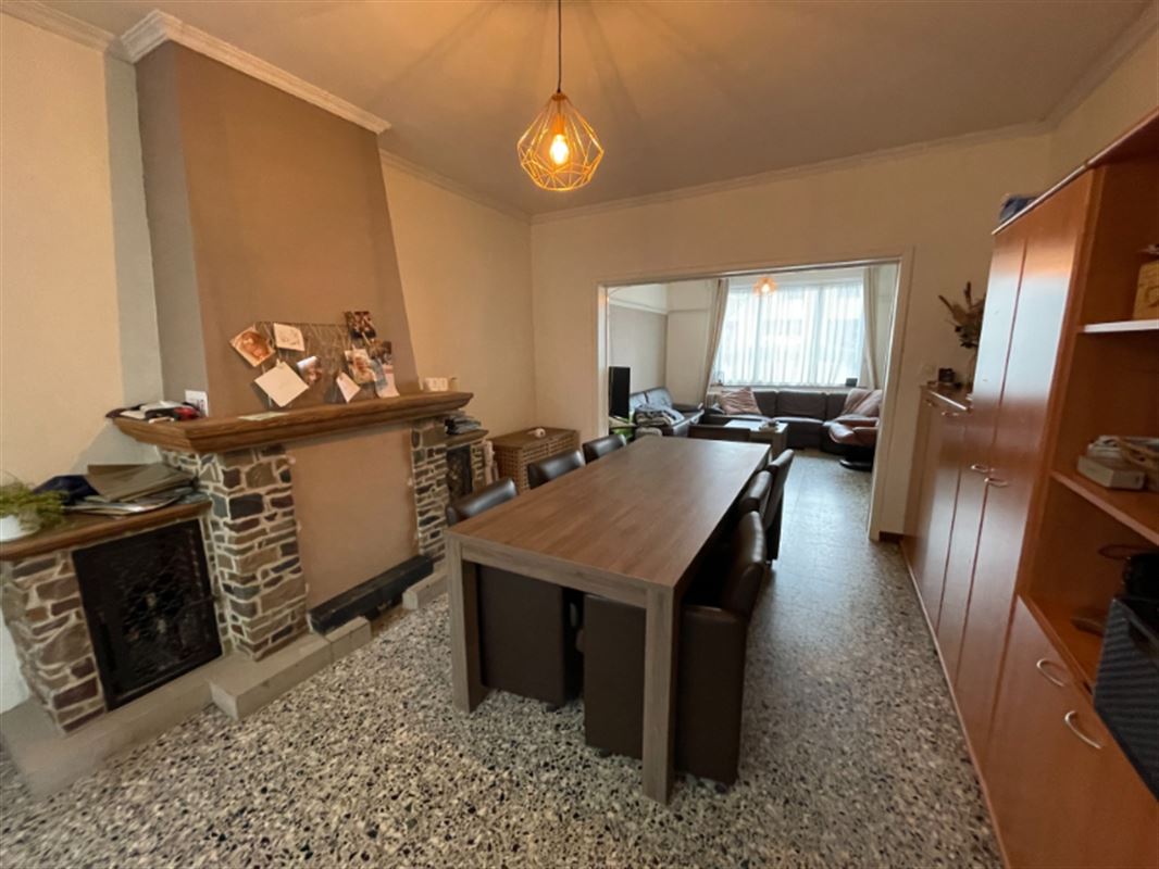 Half open woning met garage