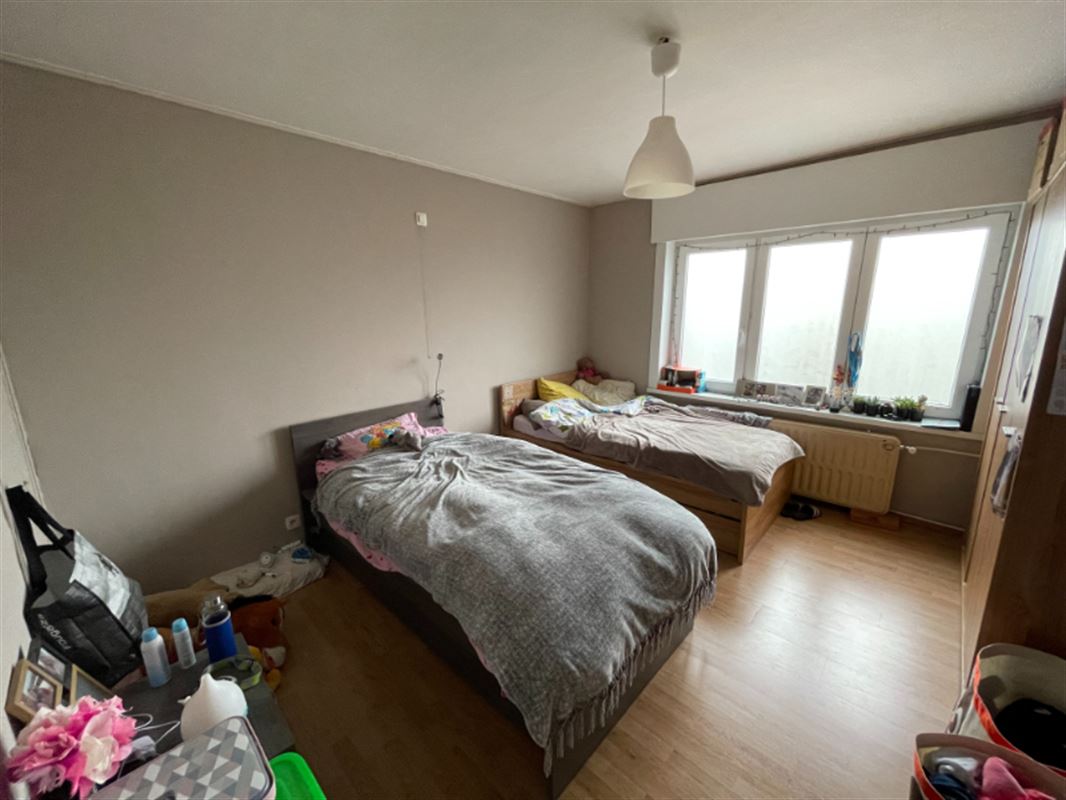 Half open woning met garage
