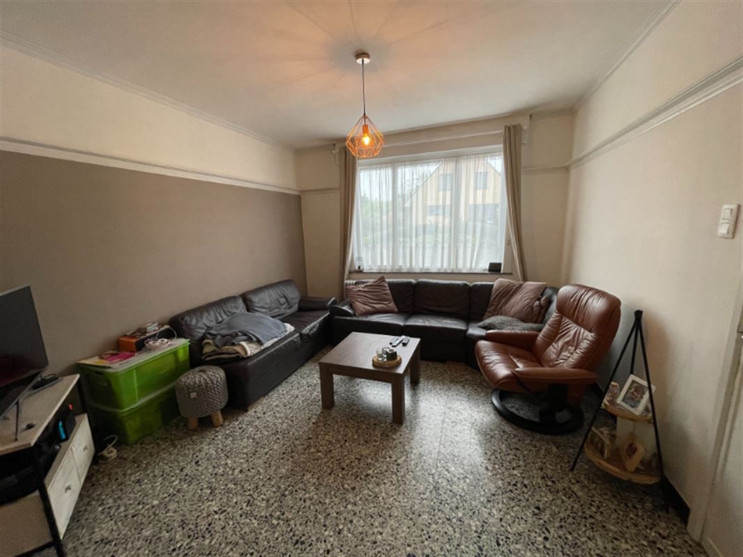 Half open woning met garage