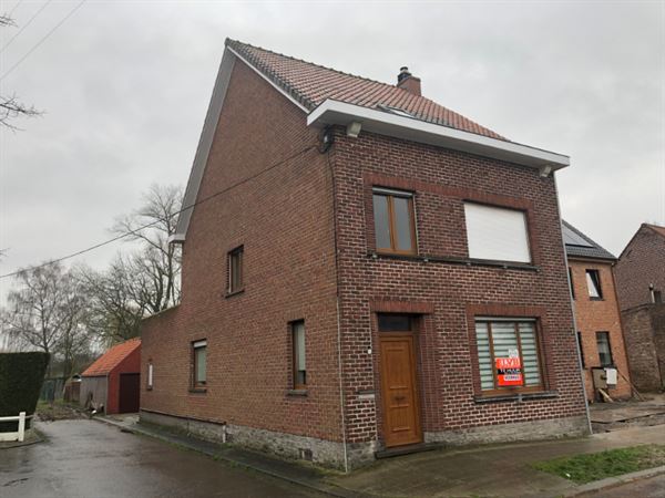 Half open woning met garage
