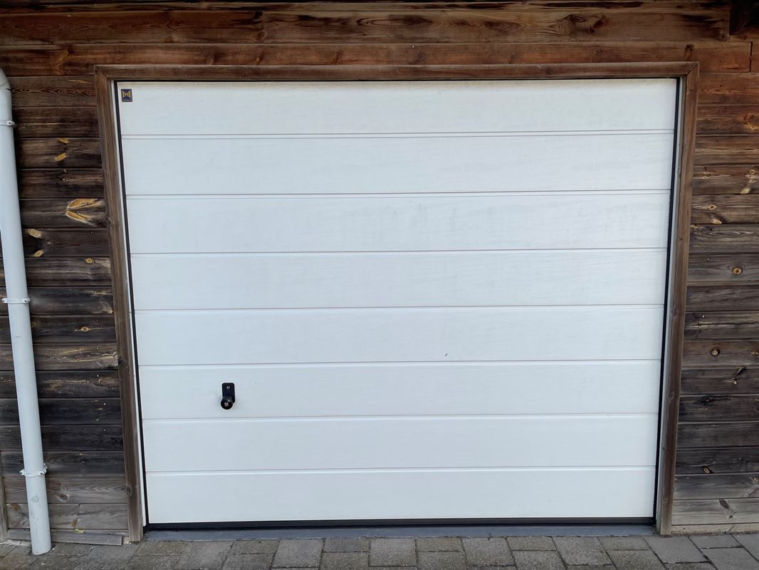 Woonhuis met tuin en garage