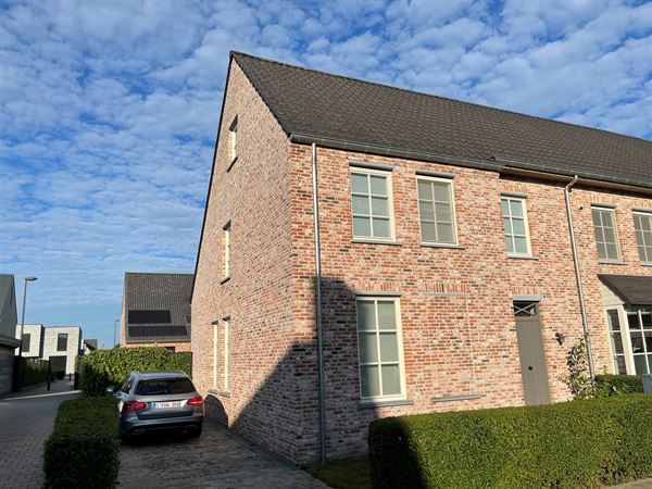 Woonhuis met tuin en garage