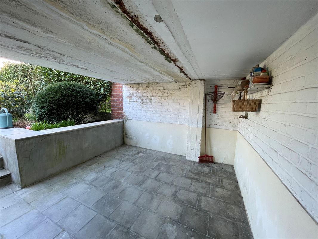 Half open woonhuis
