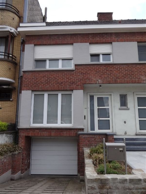 Woonhuis met terras en garage