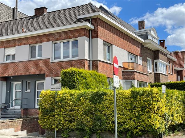Half open woning