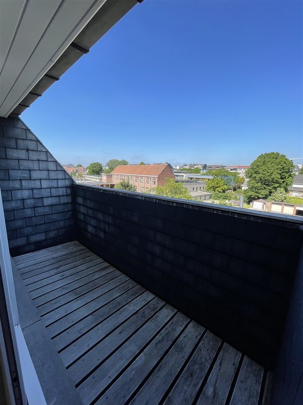 Appartement met terras en garage