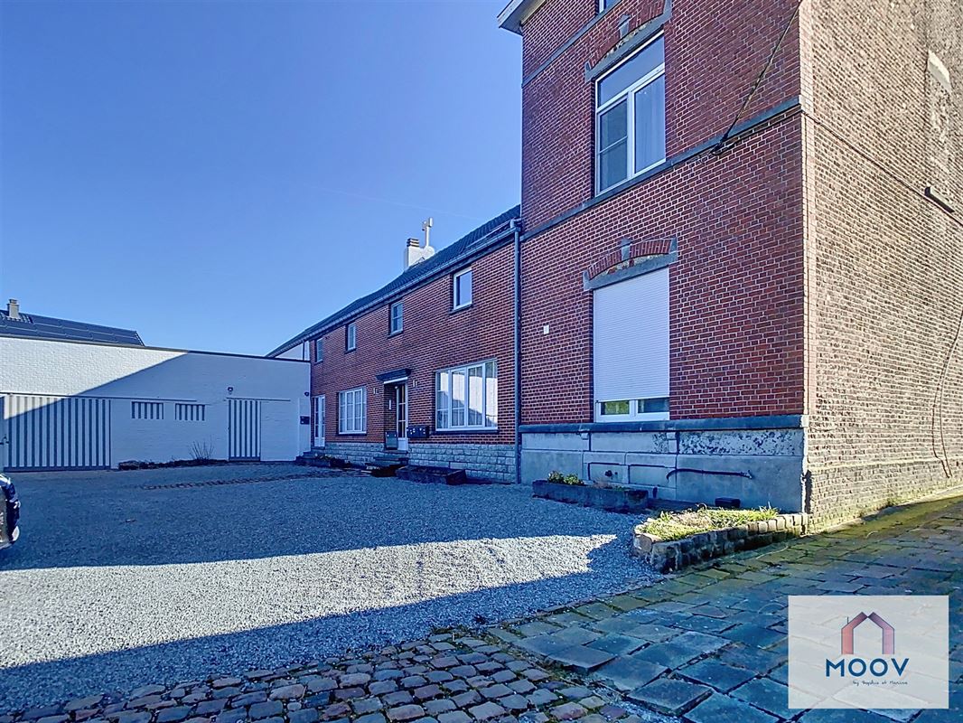 Studio situé au 1er étage d'une chouette copro !