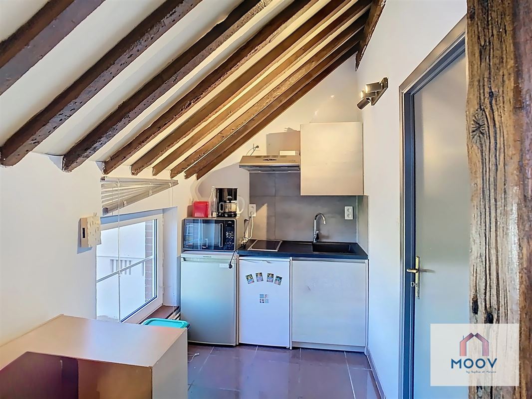 Studio situé au 1er étage d'une chouette copro !