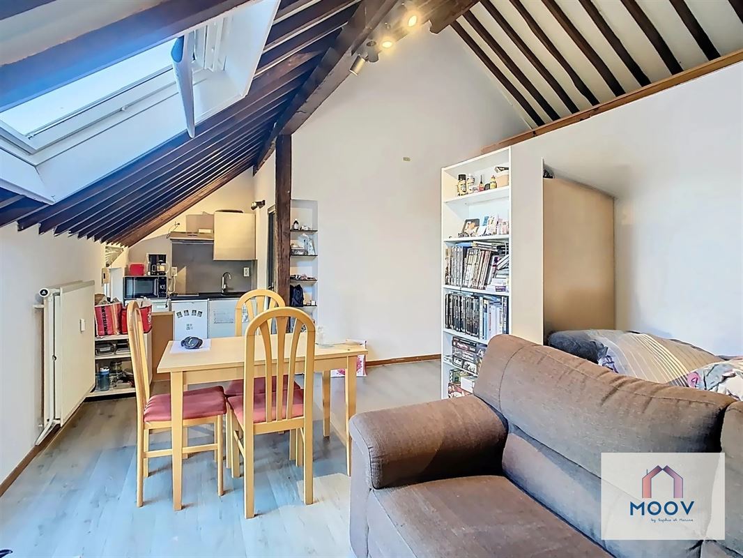 Studio situé au 1er étage d'une chouette copro !