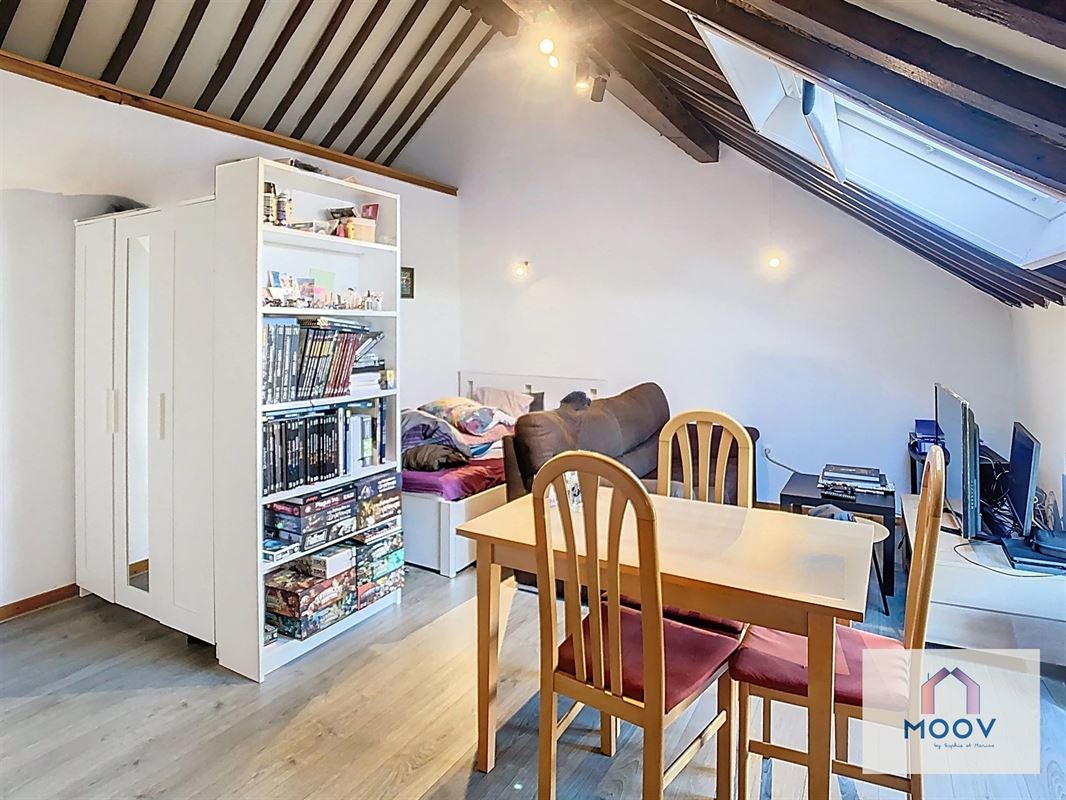 Studio situé au 1er étage d'une chouette copro !