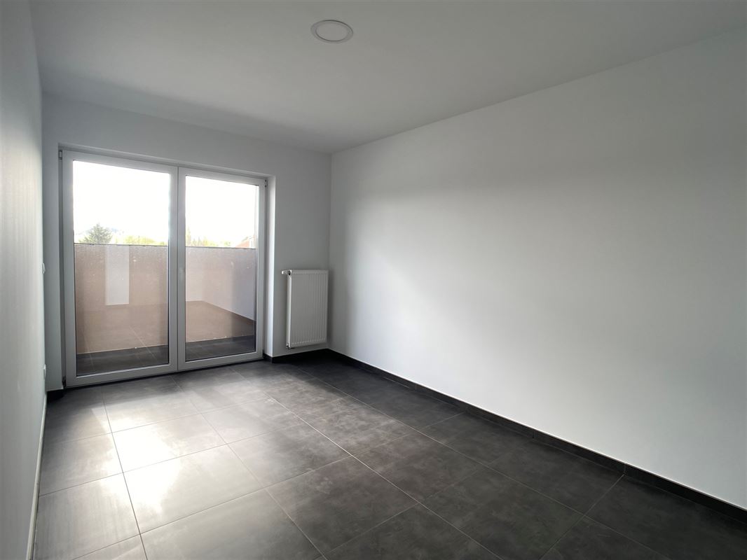 Magnifique appartement de coin dans un nouvel immeuble !