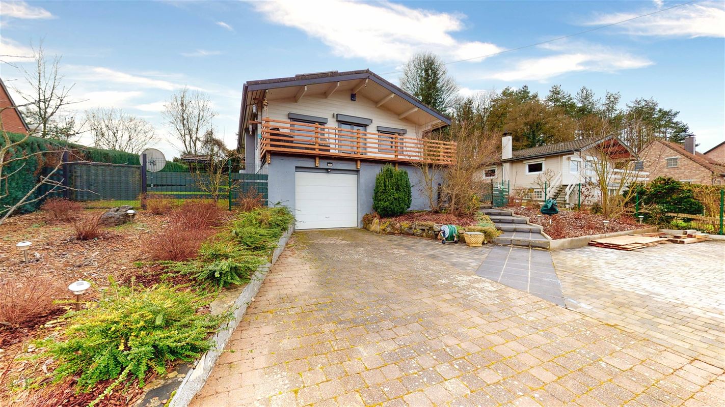 Beau chalet rénové dans une voie sans issue ! Vue exceptionnelle !