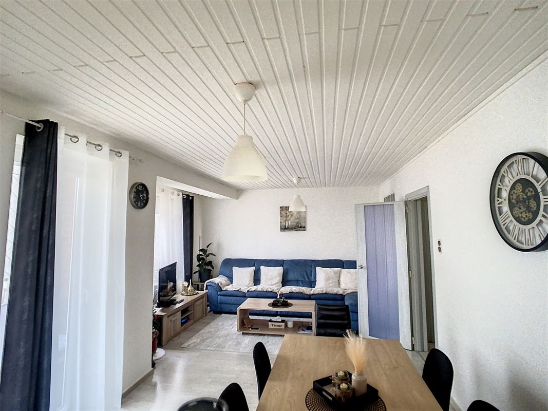 Appartement rénové situé au 1er étage et à 2 pas du centre ville !