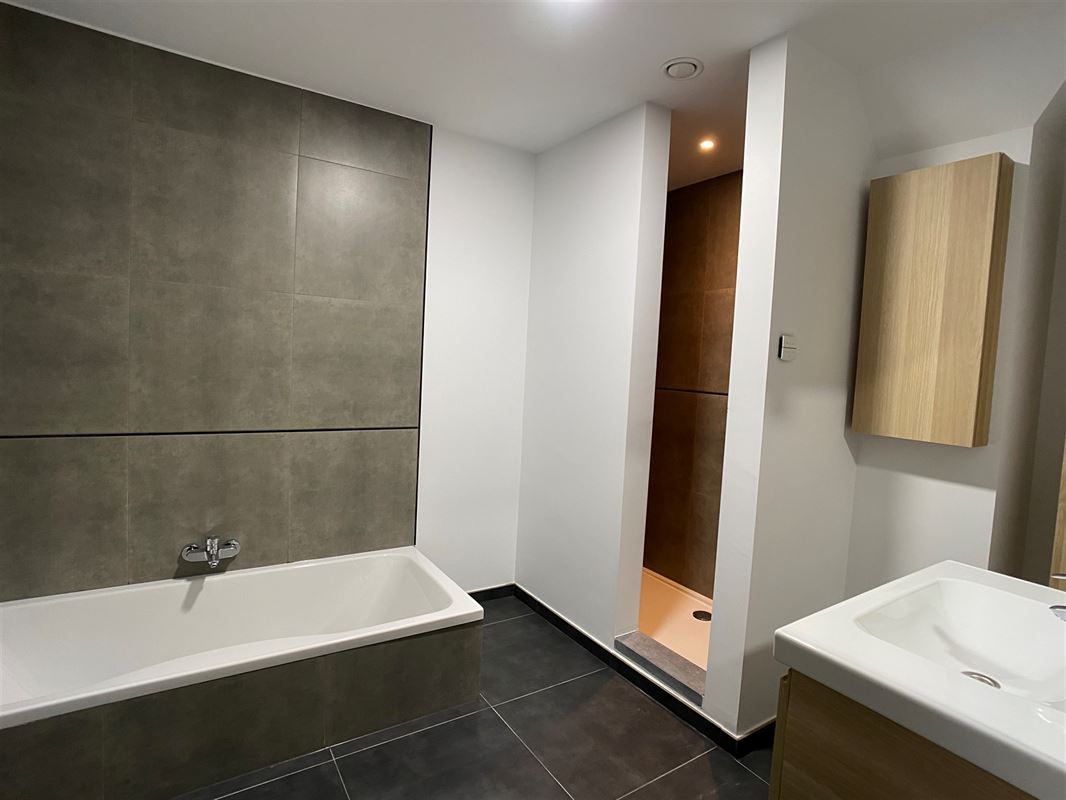 Magnifique appartement de coin dans un nouvel immeuble !