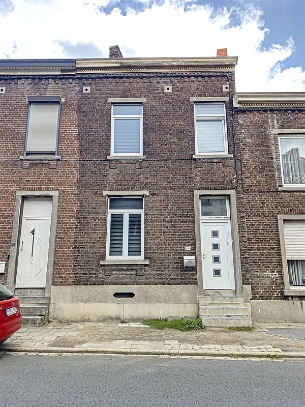 Maison totalement rénovée avec 3 chambres et cour !