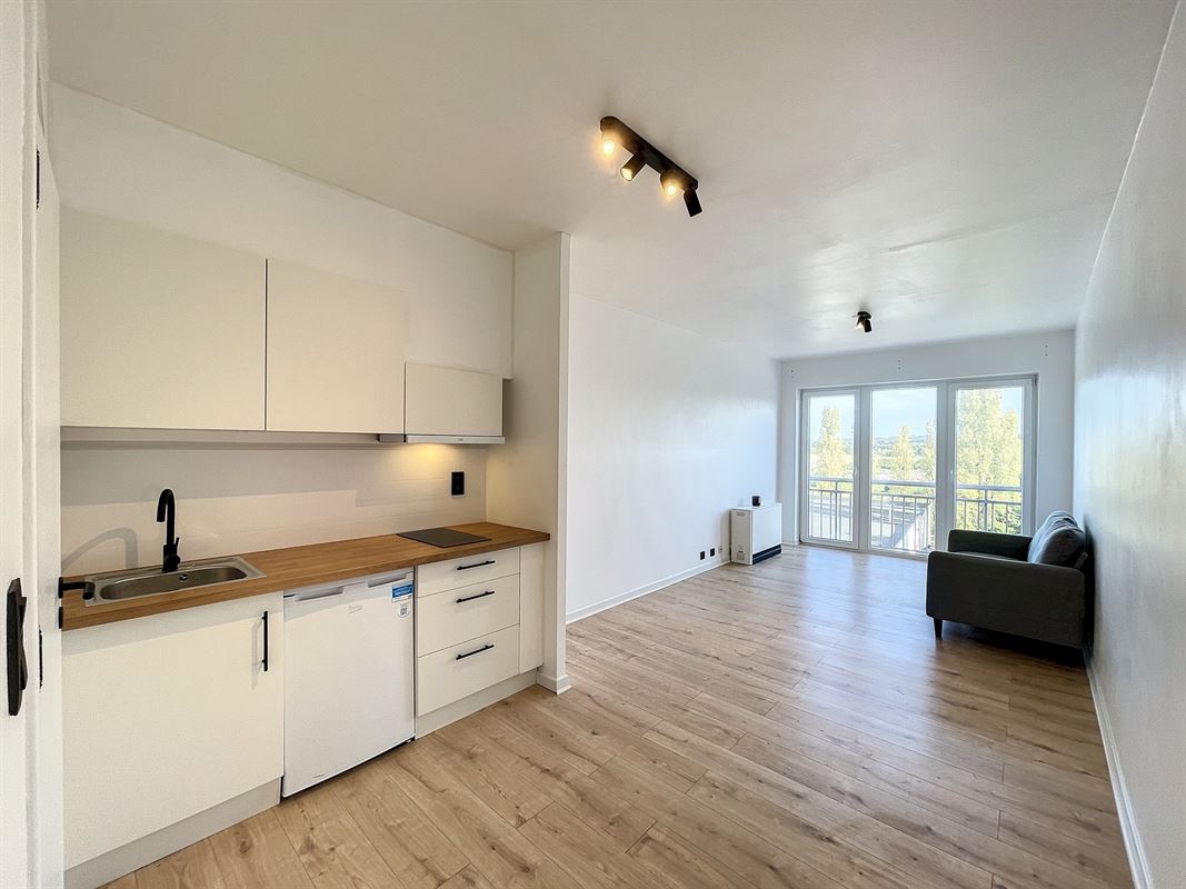 Beau studio rénové !!