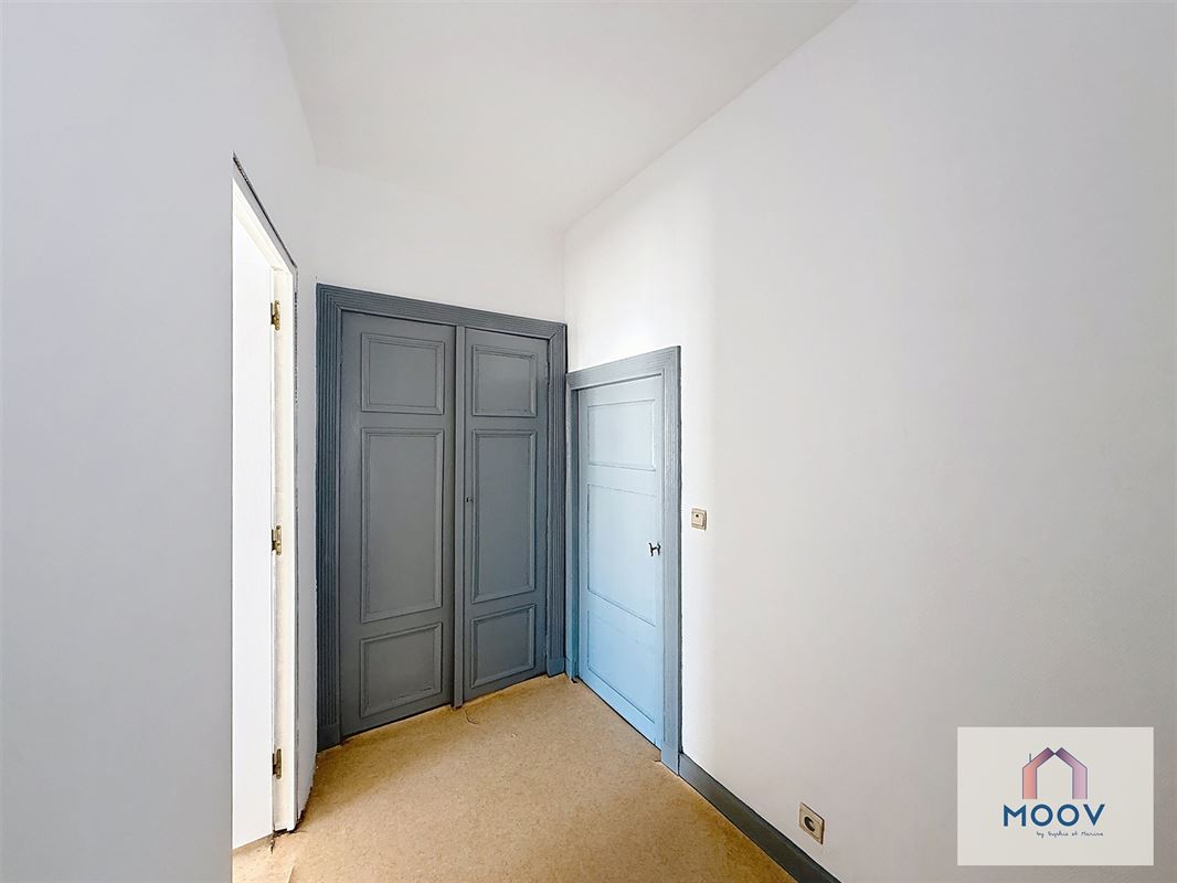 Spacieuse maison de coin offrant 4 chambres !