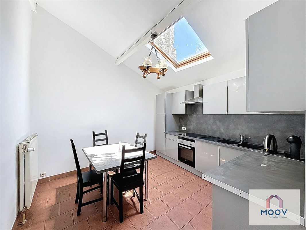 Spacieuse maison de coin offrant 4 chambres !