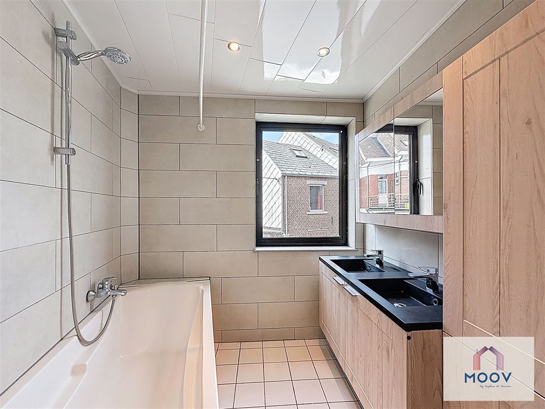 Spacieux appartement de 2 chambres avec terrasse !!