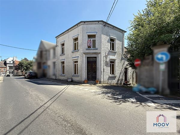 Spacieuse maison de coin offrant 4 chambres !