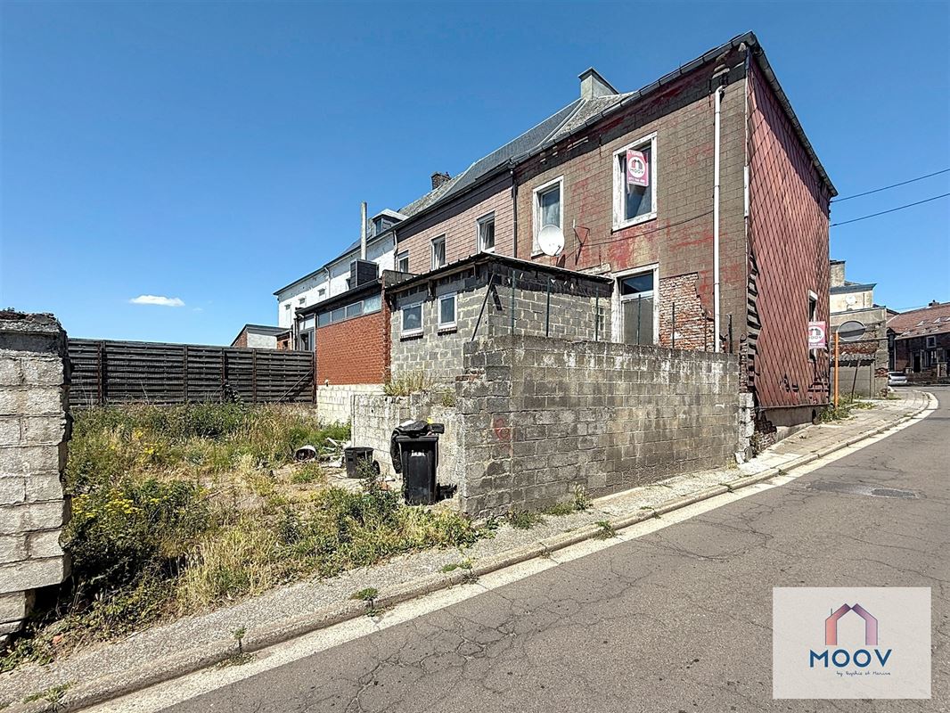 Maison 3 façades 3 chambres avec jardin et parking! A rénover !