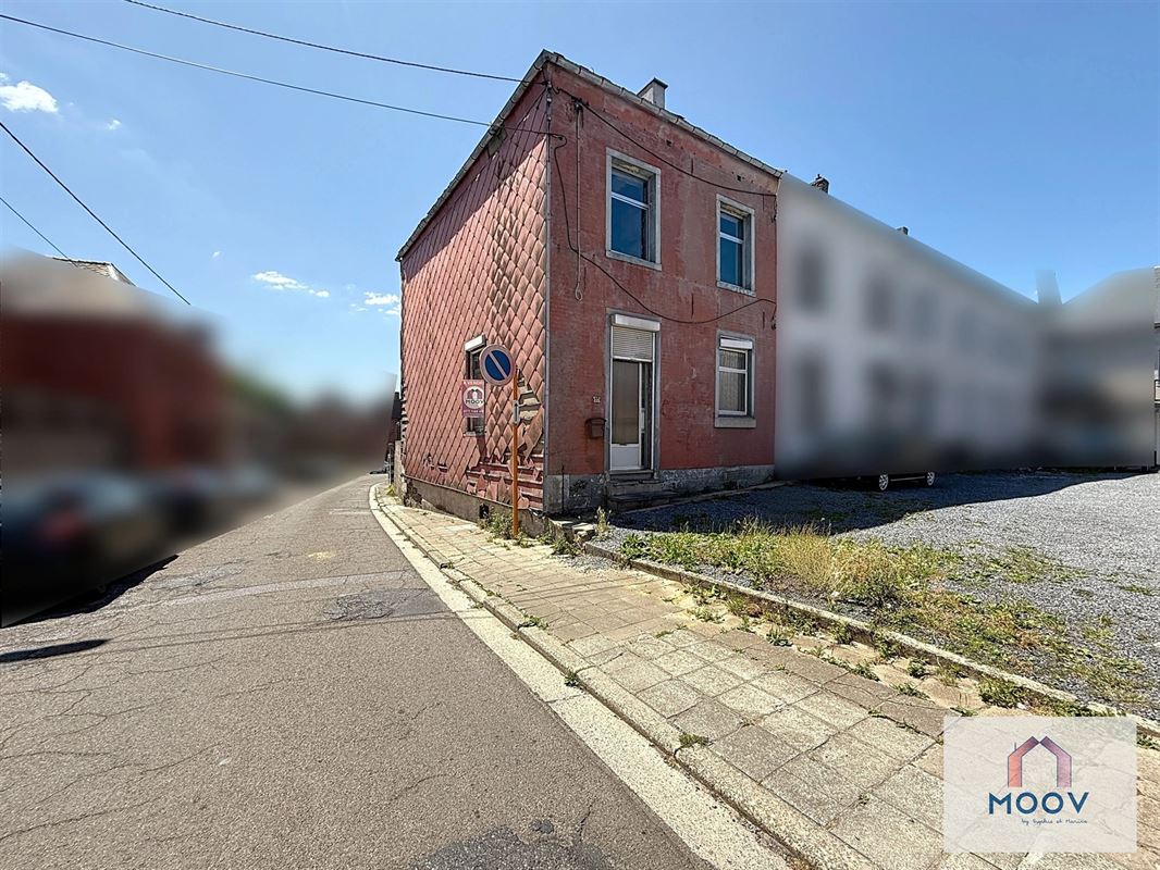 Maison 3 façades 3 chambres avec jardin et parking! A rénover !