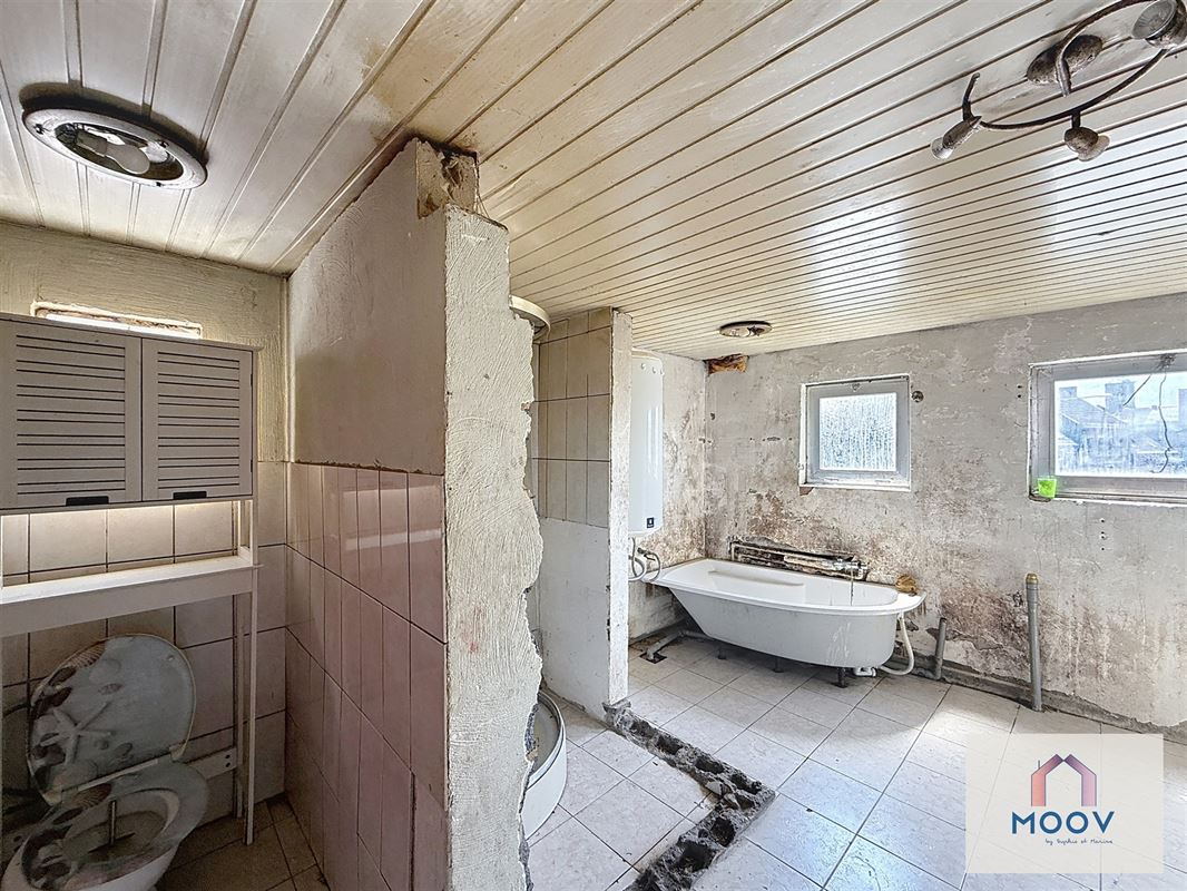 Maison 3 façades 3 chambres avec jardin et parking! A rénover !