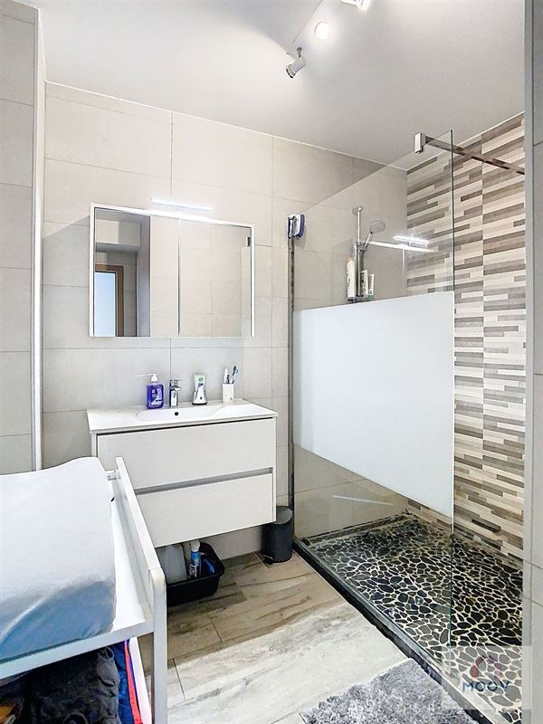 Bel appartement deux chambres avec terrasse !