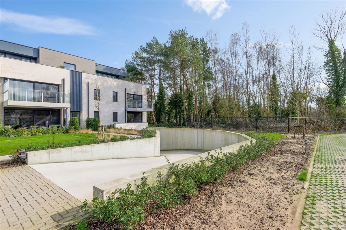 Zeer recent gelijkvloers appartement met 2 slaapkamers, tuin en autostaanplaats