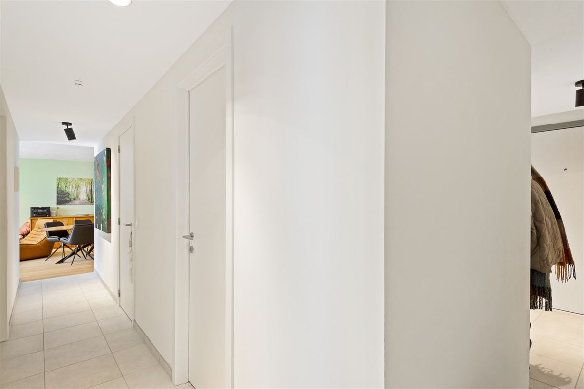 Zeer recent gelijkvloers appartement met 2 slaapkamers, tuin en autostaanplaats