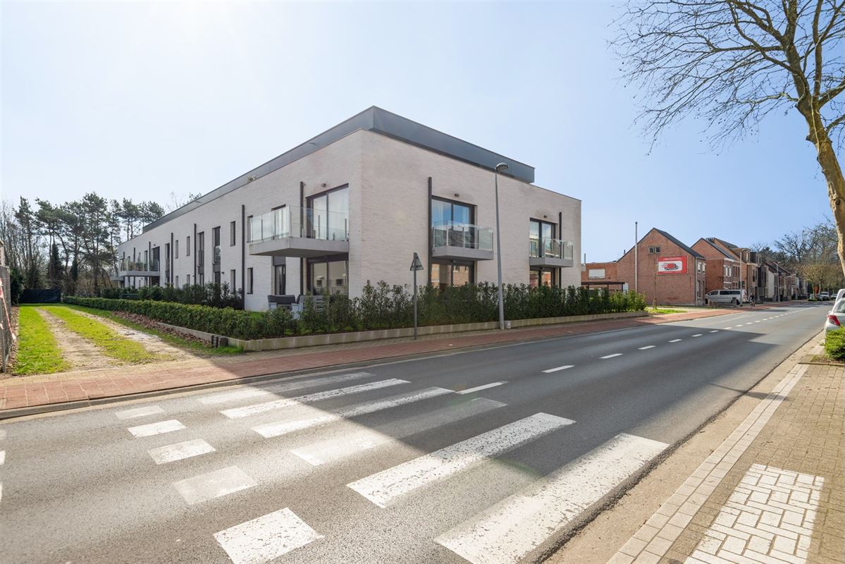 Zeer recent gelijkvloers appartement met 2 slaapkamers, tuin en autostaanplaats