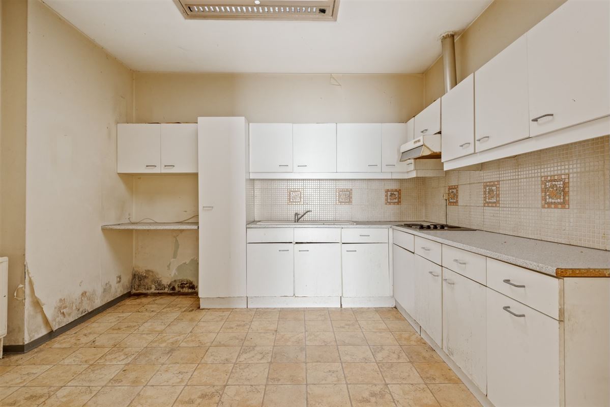 Te renoveren woning met 5 slaapkamers in het centrum