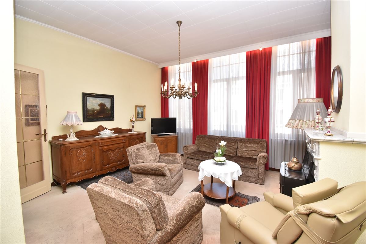 Ruim handelspand met woonst en garage(s) in het centrum van Lier