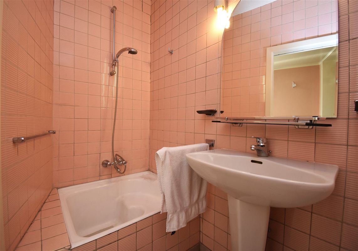 Ruim handelspand met woonst en garage(s) in het centrum van Lier