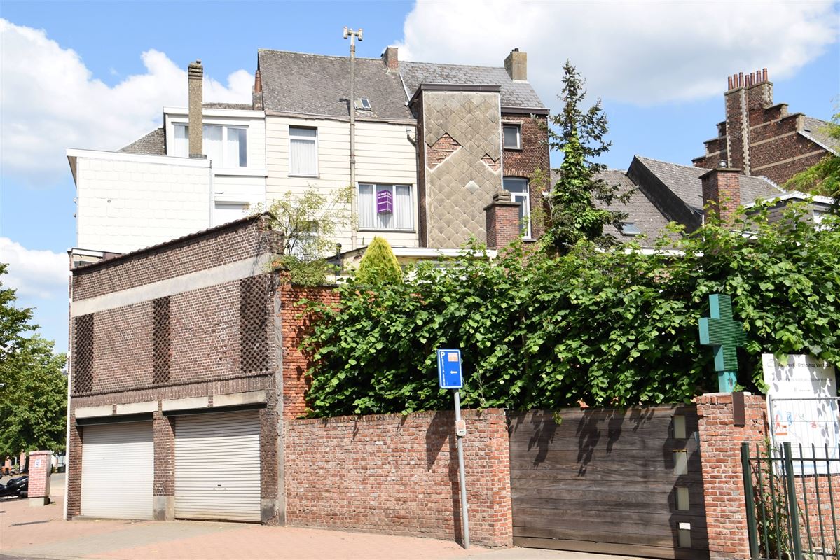 Ruim handelspand met woonst en garage(s) in het centrum van Lier