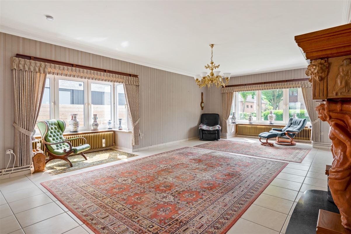 Te renoveren ruime open bebouwing in een rustige straat