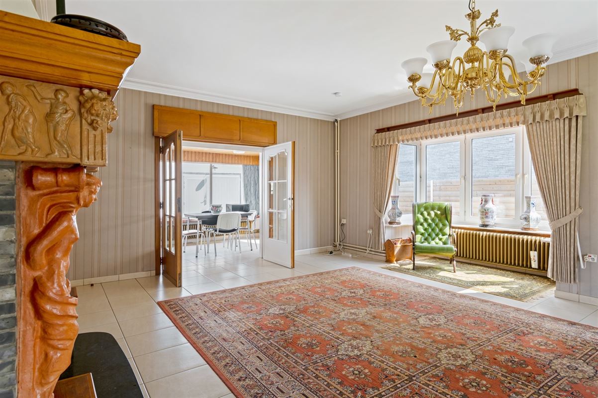 Te renoveren ruime open bebouwing in een rustige straat