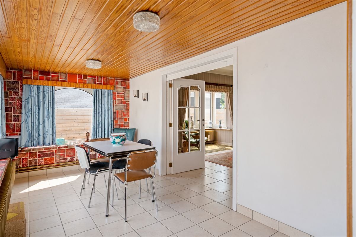 Te renoveren ruime open bebouwing in een rustige straat