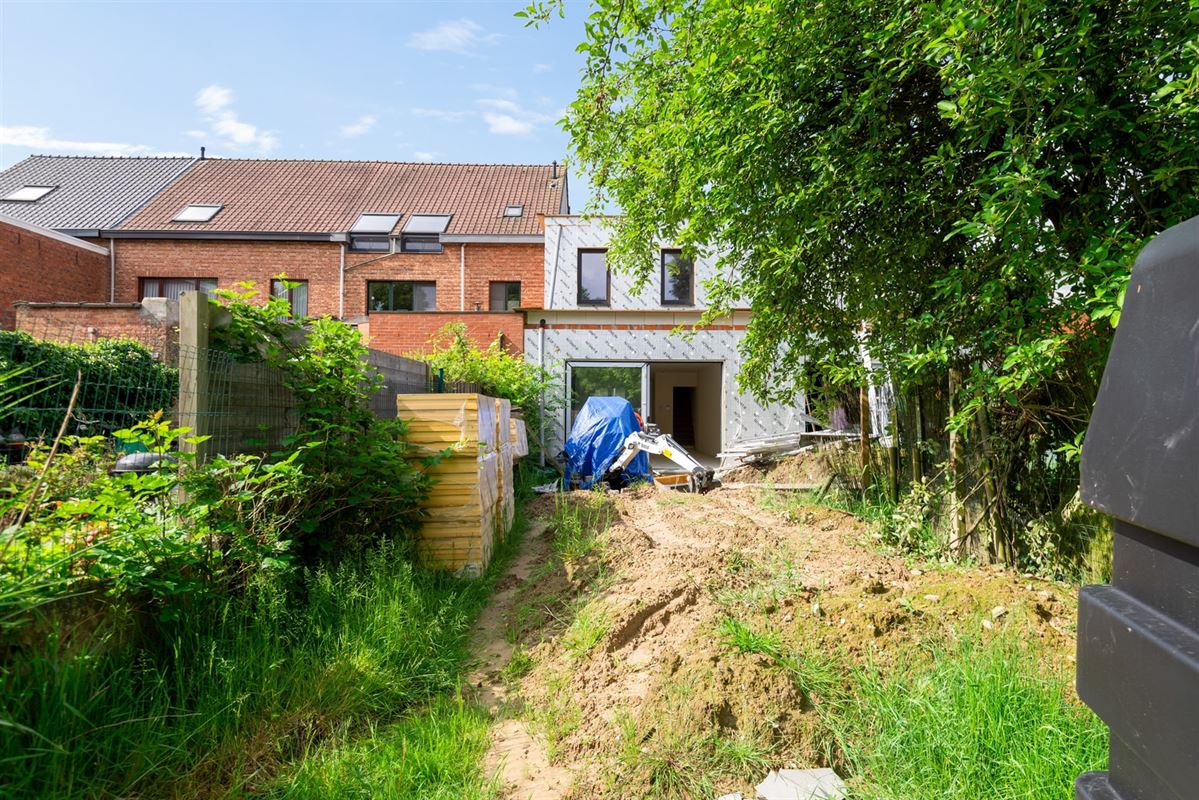 Volledig gerenoveerde woning met 3 slaapkamers en tuin